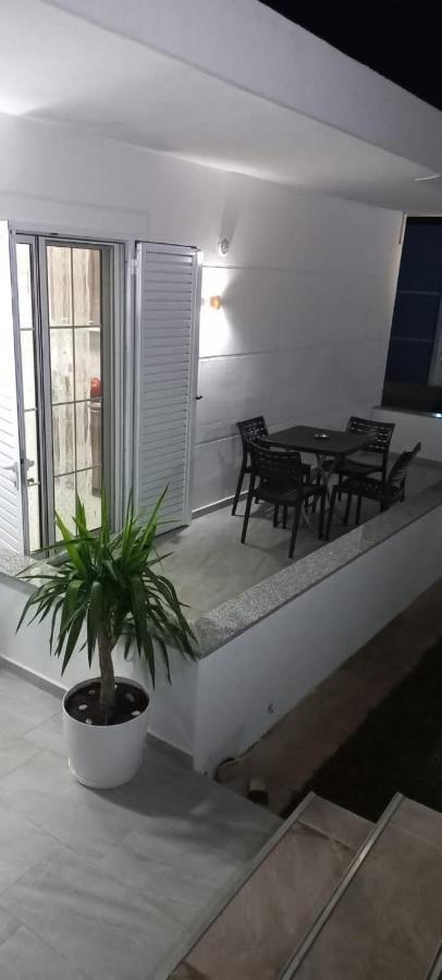 קסאמיל Arjan Dyli Guesthouse מראה חיצוני תמונה